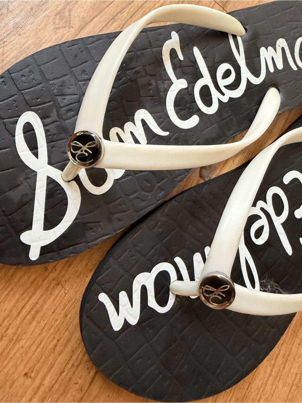 Sam Edelman Black and Cream Logo Jelly Flip Flops - Picture 2 of 4
